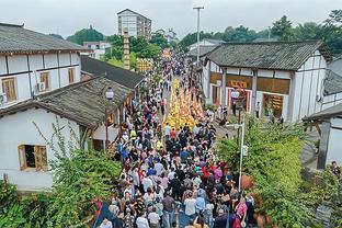 回家了！巴雷特：我从小就是猛龙球迷 能被交易回这里太棒了